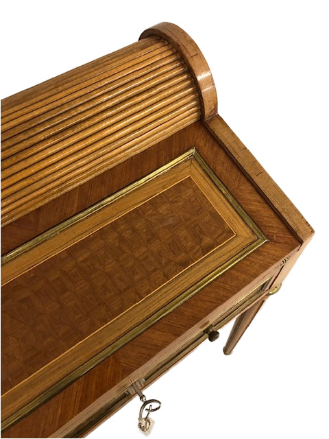 Antique_French_desk_with_original_key_and_drawers