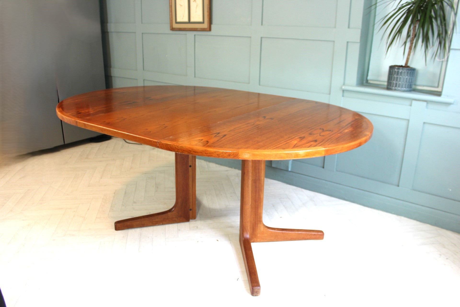 Midcentury-Danish-Dscan-dining-table