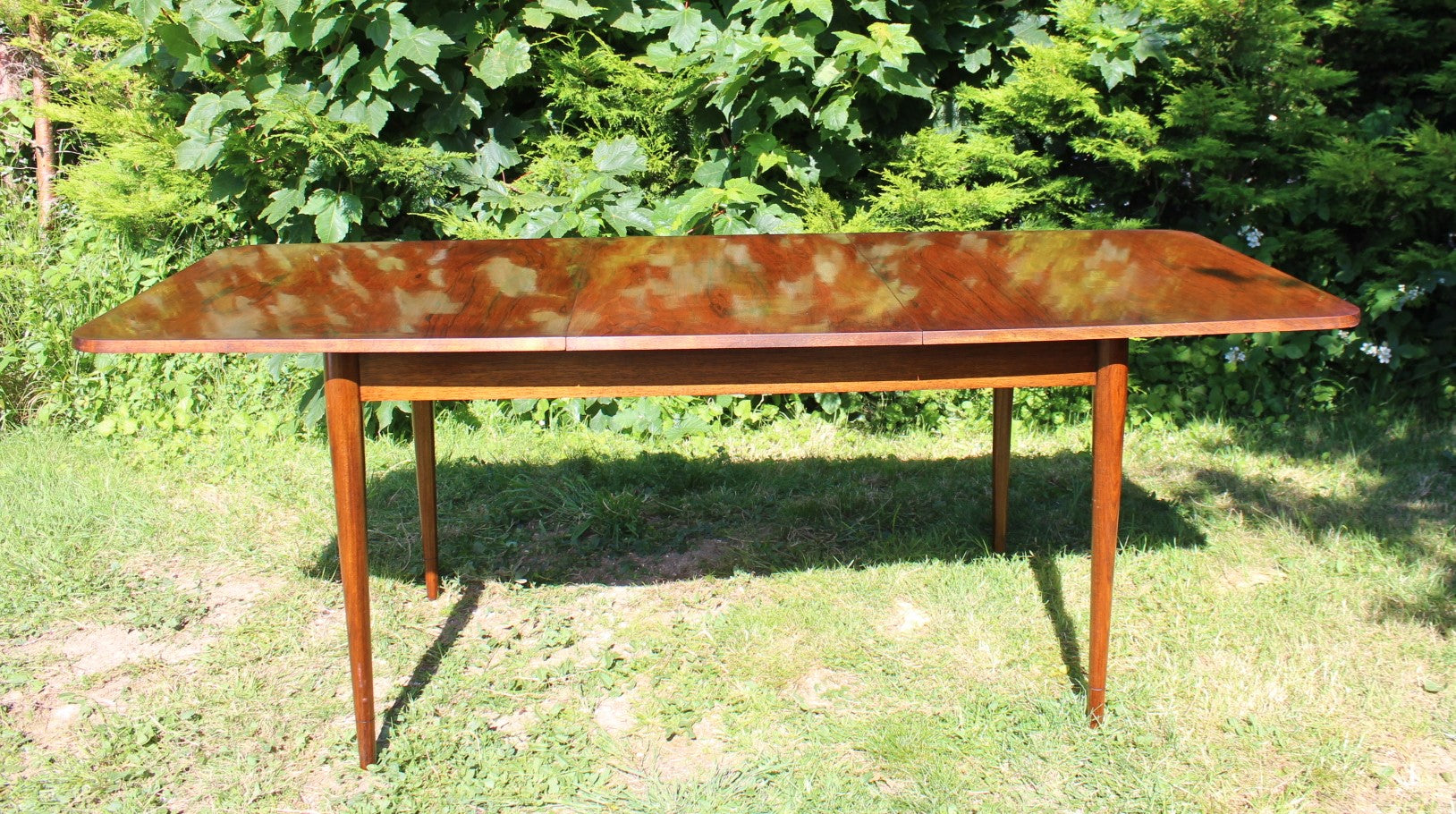 Elegant mid-century extendable dining table by Robert Heritage, designed for Archie Shine