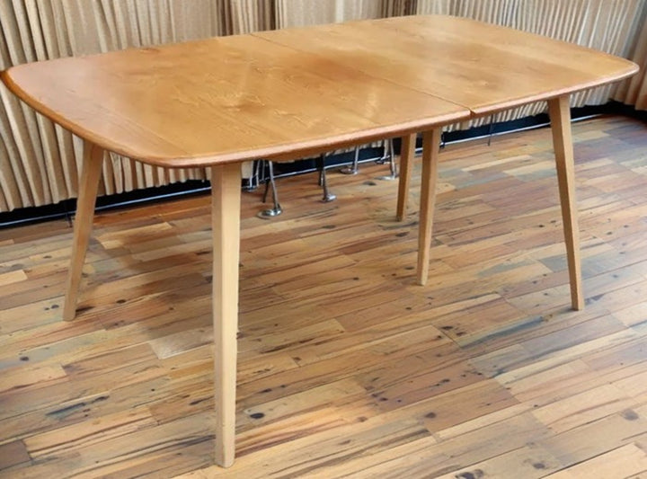 Extendable dining tables