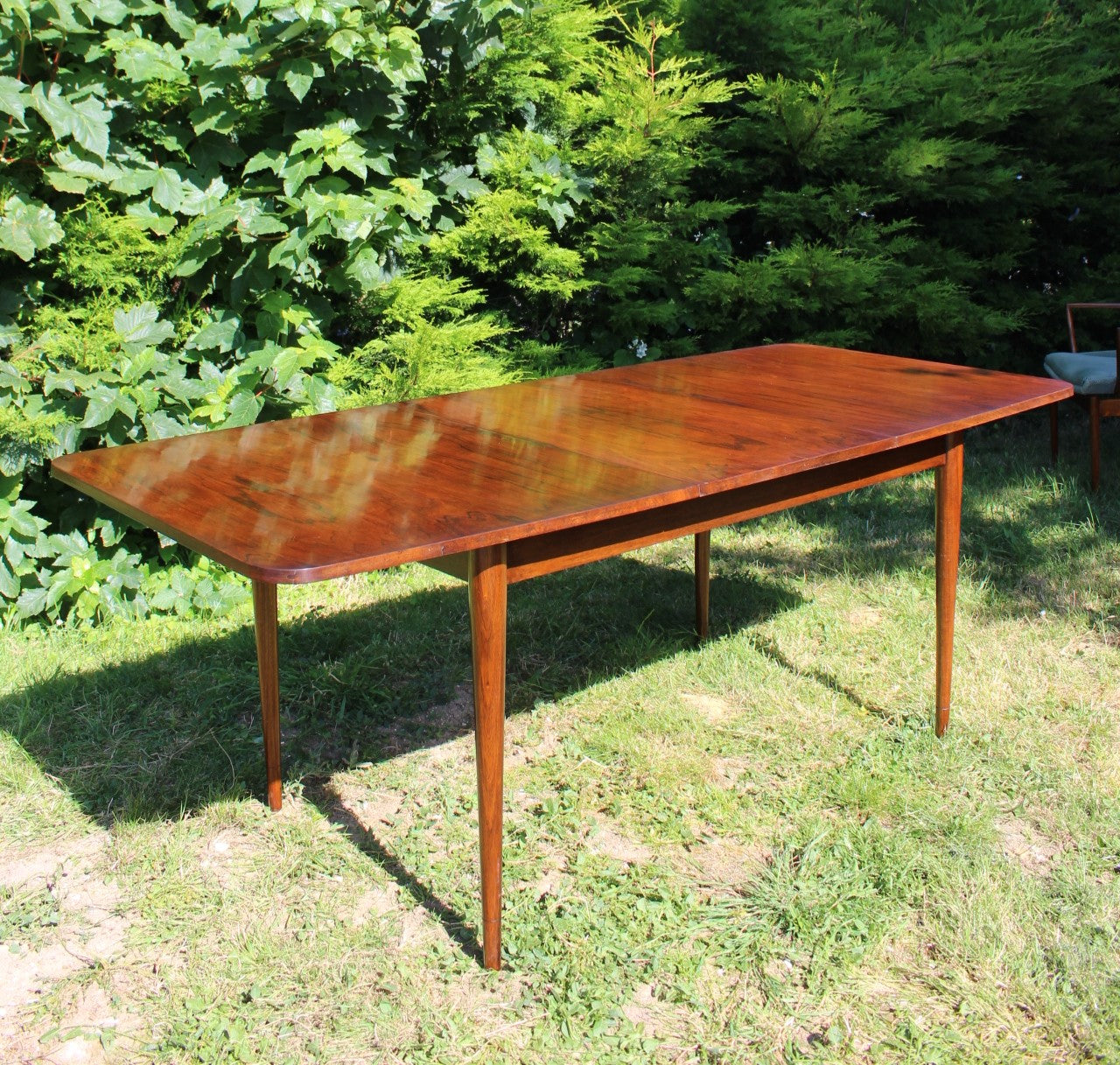 Mid-Century Hamilton Dining Table by Robert Heritage for Archie Shine in elegant Danish Rosewood