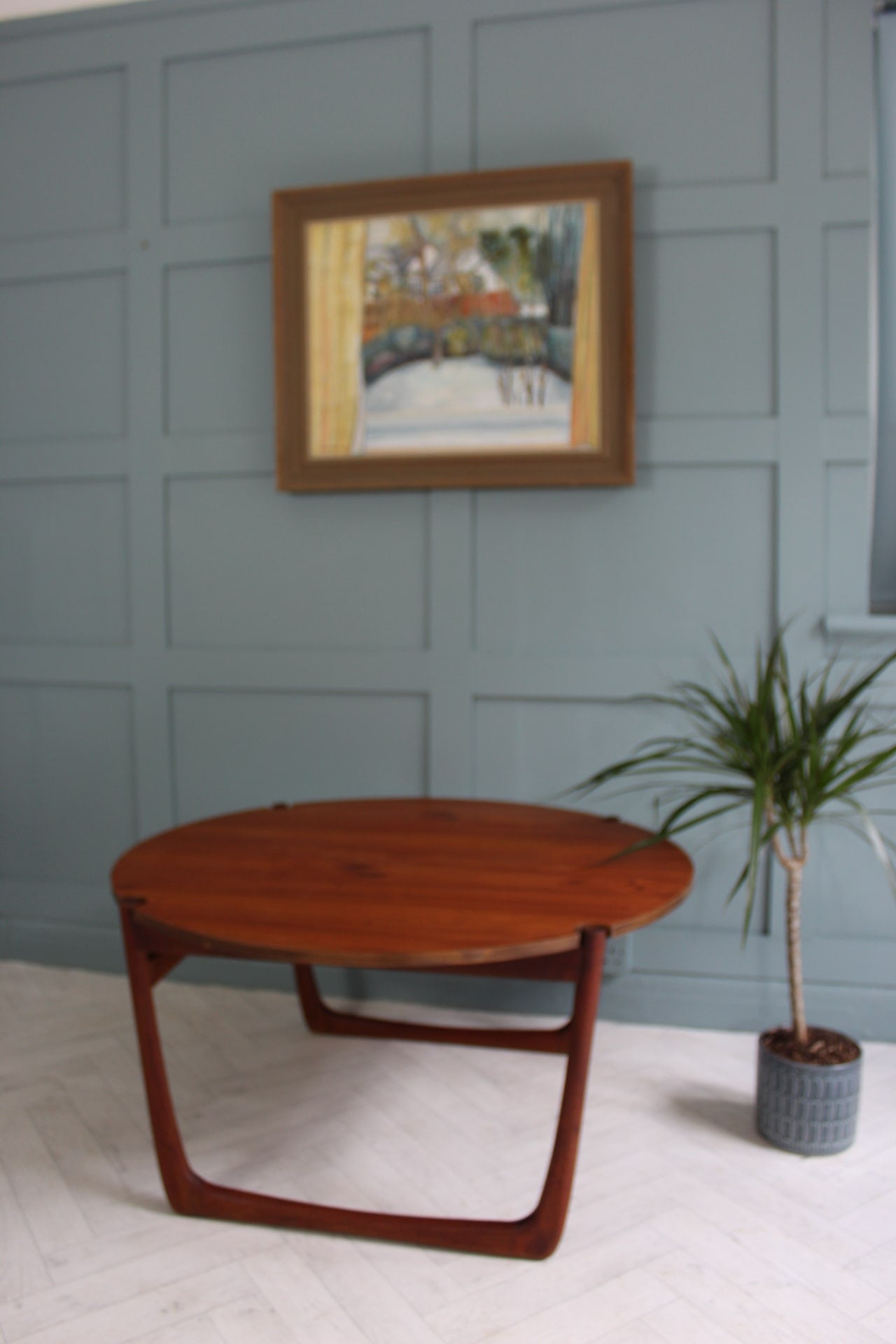 "1960s mid-century modern round teak coffee table by Hvidt & Mølgaard for France & Son, iconic Danish craftsmanship."