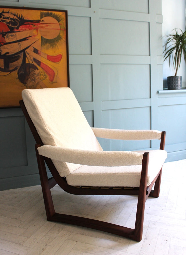 Vintage-inspired living room chair with retro craftsmanship and premium materials
