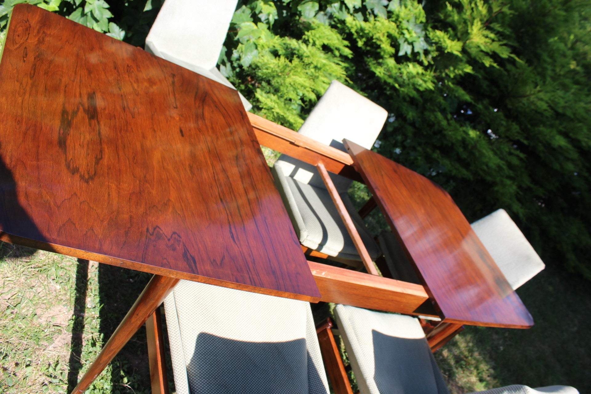Vintage extendable dining table from Archie Shine’s Hamilton range designed by Robert Heritage in elegant rosewood