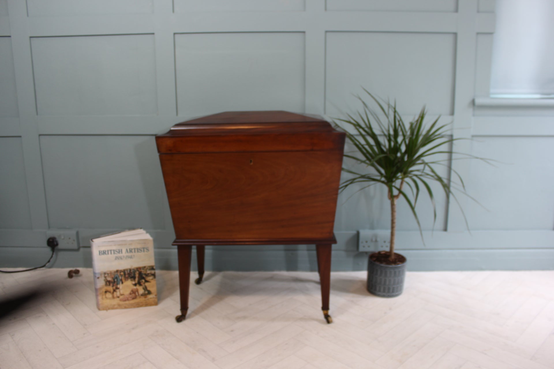 george III MAHOGANY CELLARETTE