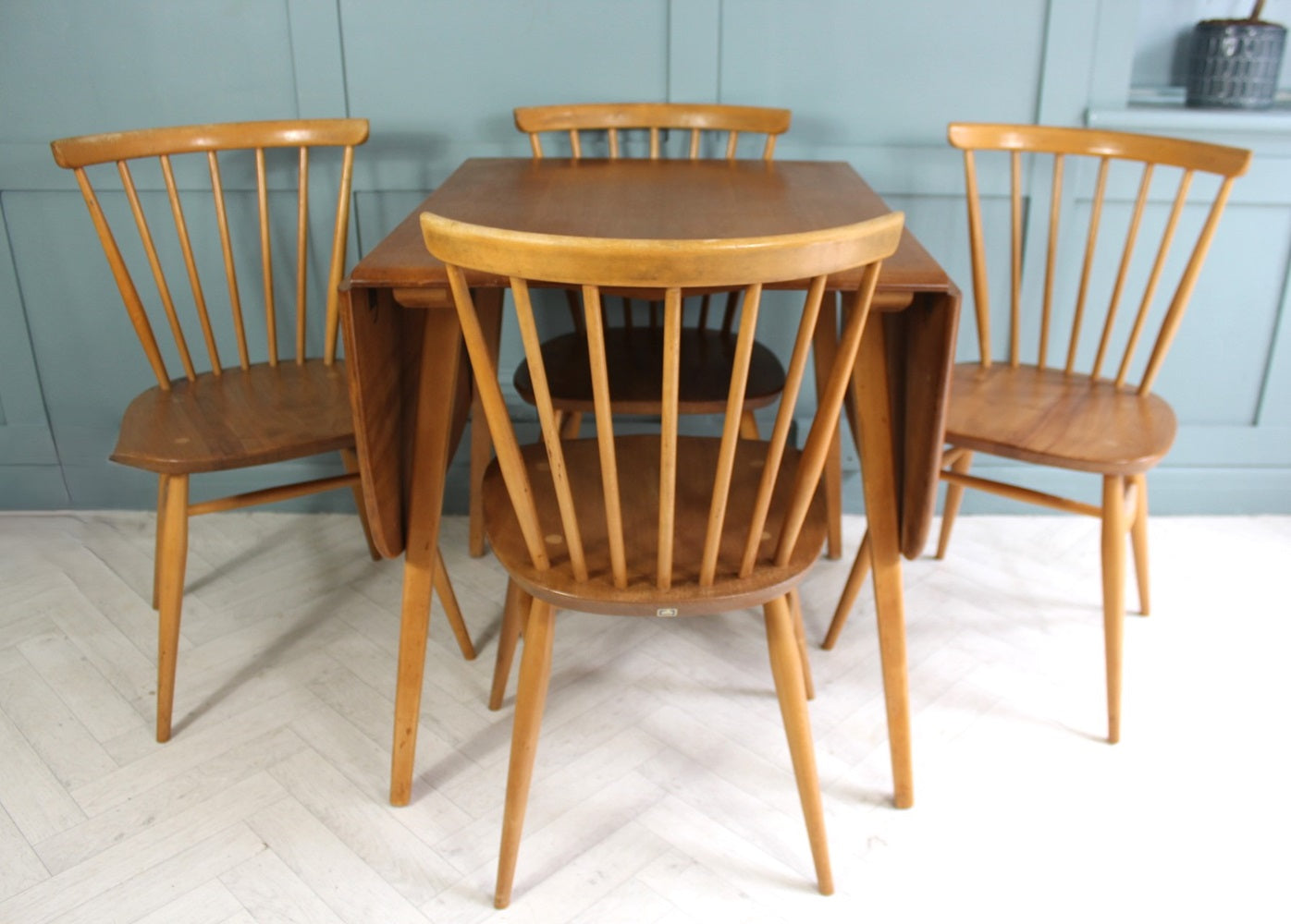 Vintage & Mid Century Dining Tables & Chairs