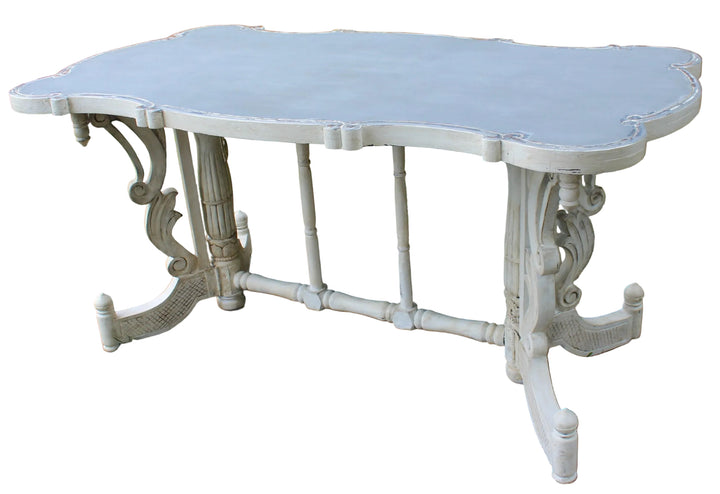 A Antique distressed white mahogany carved wooden table with a scalloped top