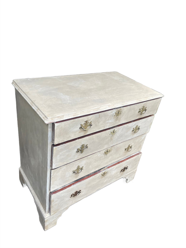 Antique_Howards_Roberts_chest_of_drawers_in_chalky_patina