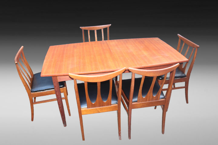 Classic Mid-Century extendable table with a solid teak build