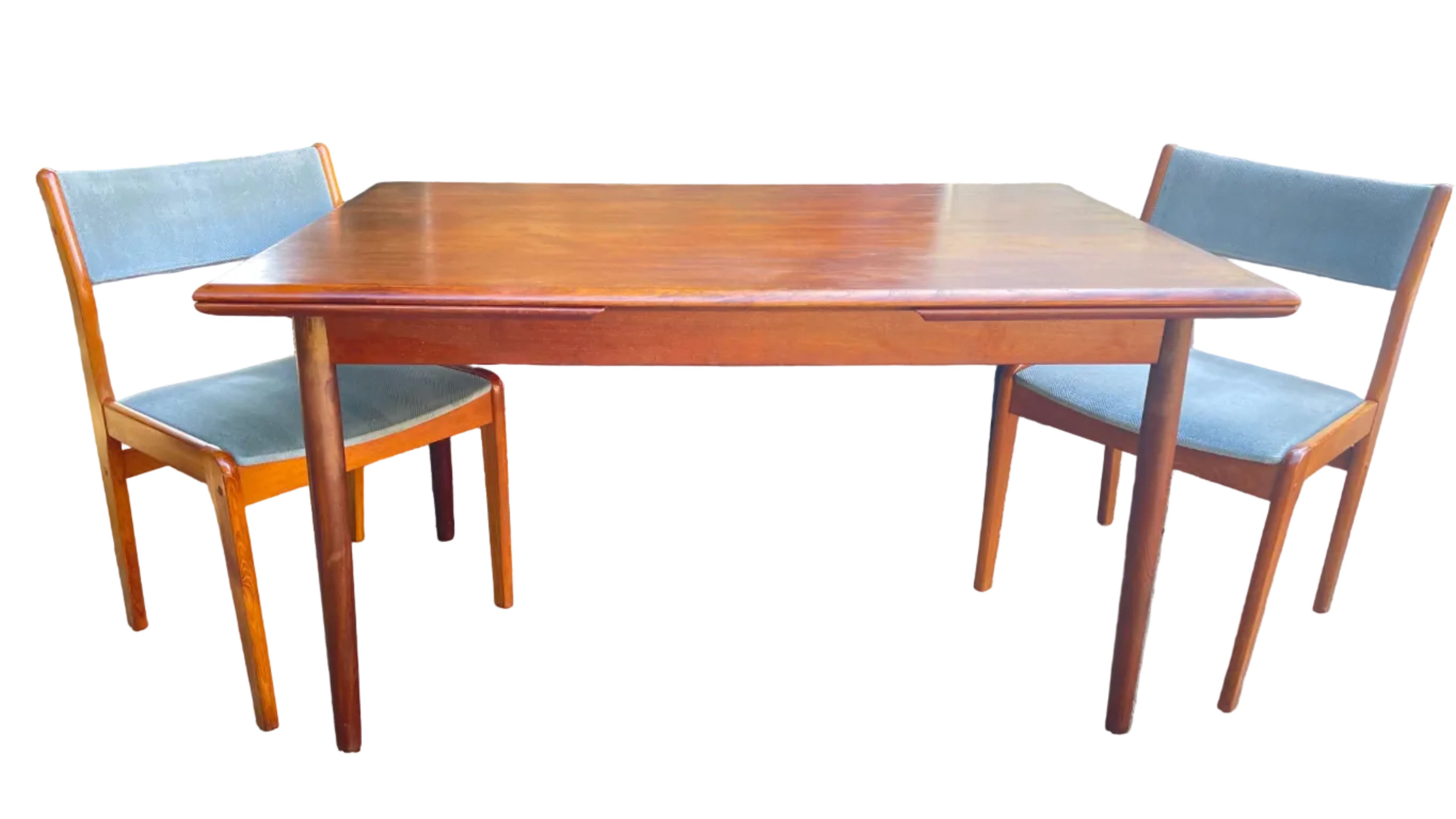 Mid century dining table in situe