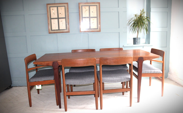 Retro teak dining table with space-saving narrow ends – ideal for modern interiors