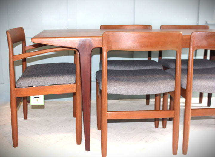 Side angle of John Herbert teak dining table – 1960s craftsmanship
