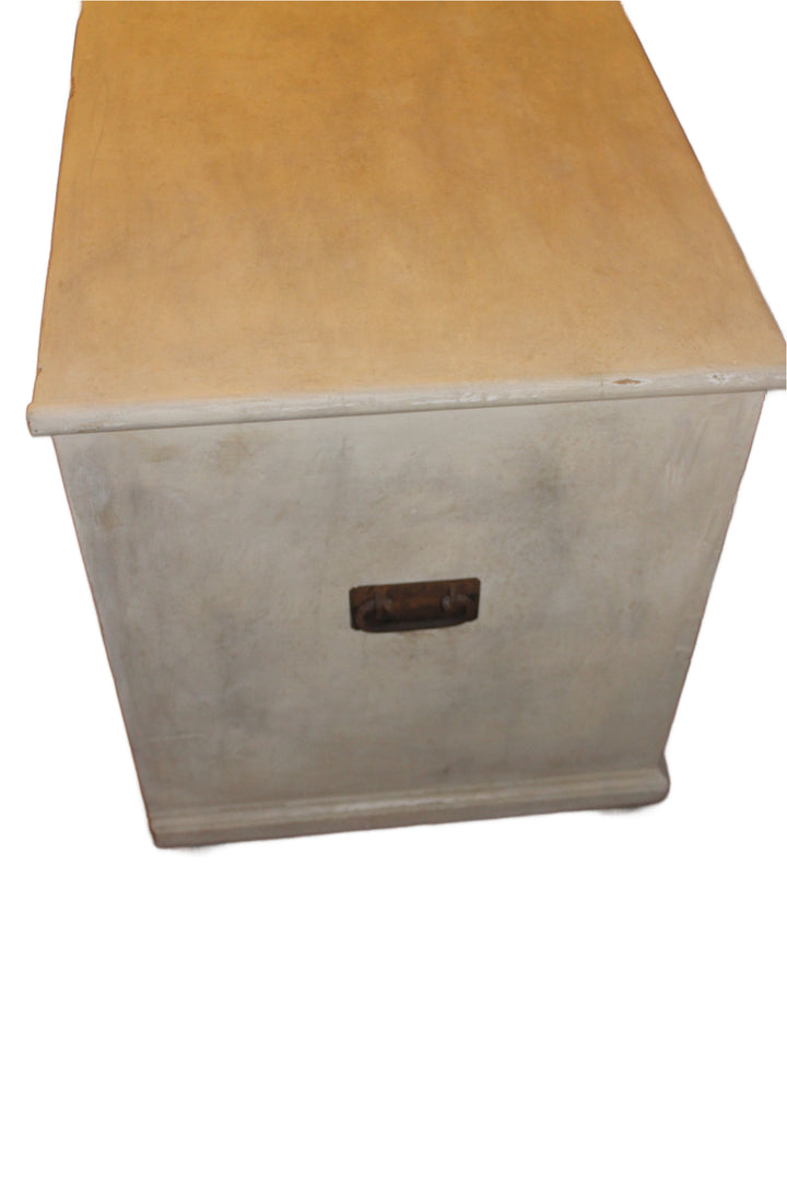 Victorian_painted_pine_blanket_chest