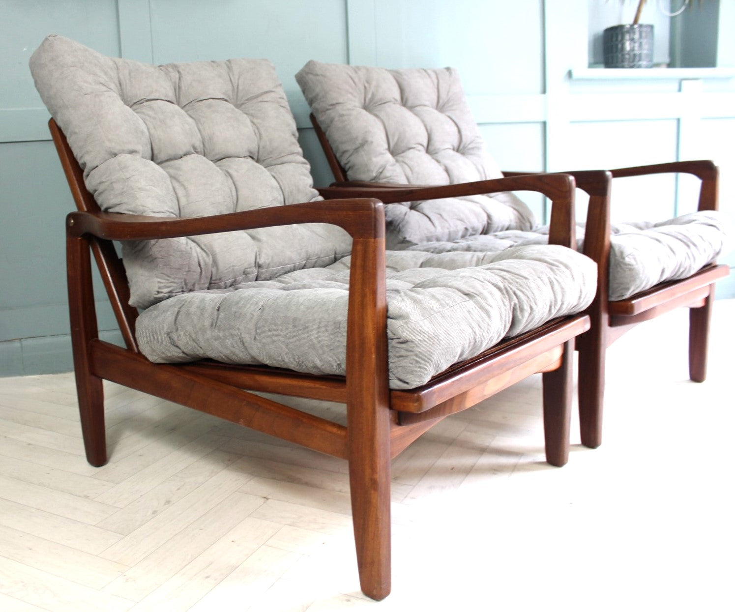 midcentury-RW-Thoothhill-loungechairs